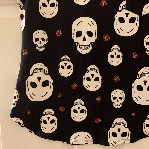 ✨Reduced FOUR sold ONE left! Soft, silky, skull t-shirt w/ a sweet pocket 1 Left - Picture 3 of 4